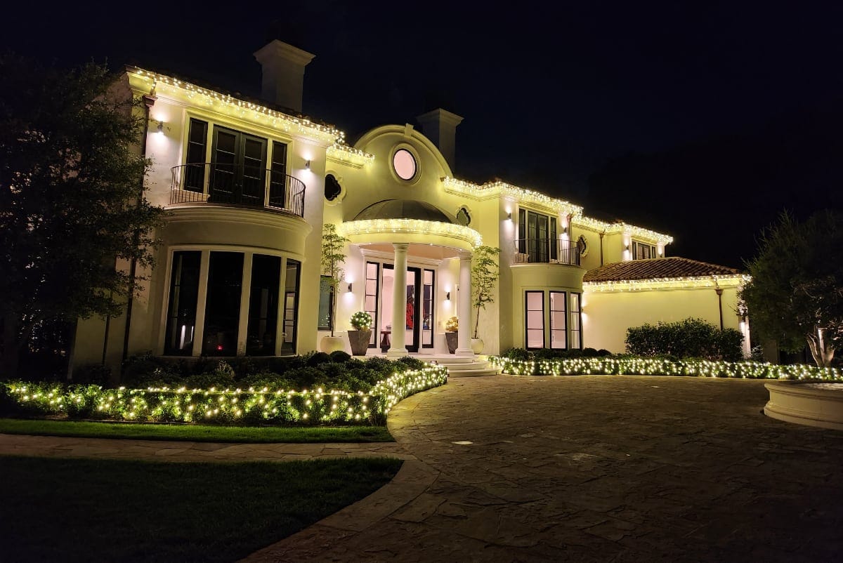 Holiday lighting display 4