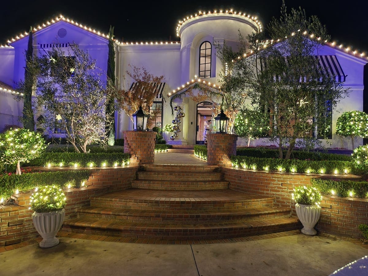 Holiday lighting display 3