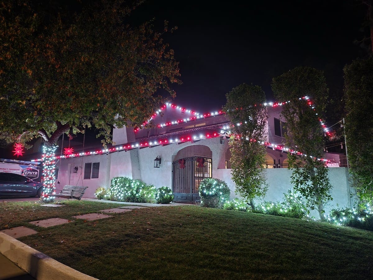 Holiday lighting display 2